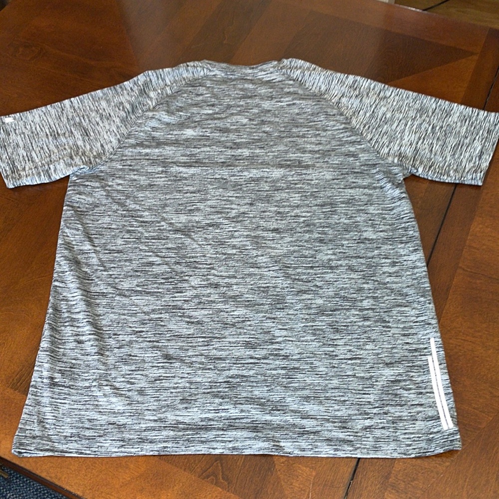 Kenneth Cole shirt, Mens Medium. - Picture 4 of 5